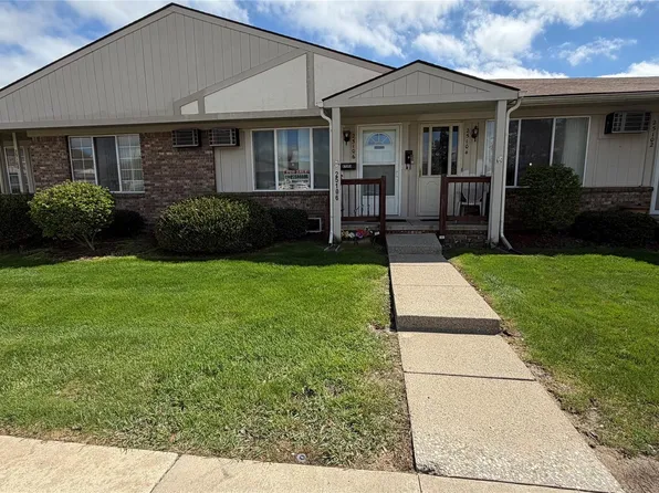 25106 Franklin Ter #6, South Lyon, MI 48178