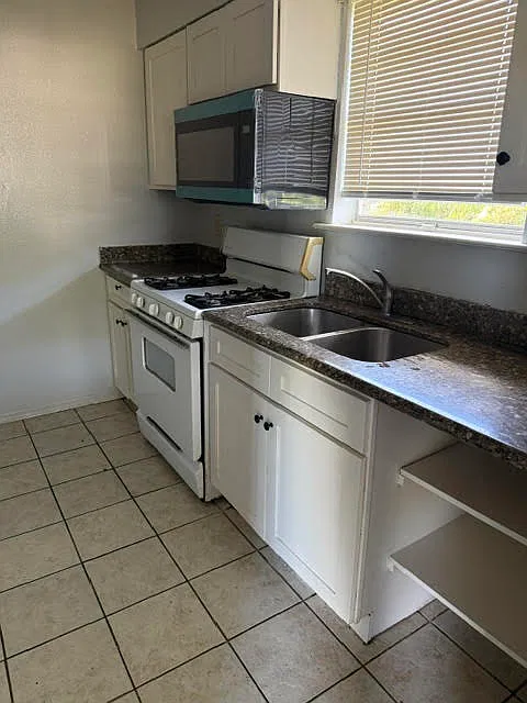 3 bed, $1,595 — Photo 2