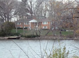 29 N Country Club Rd, Decatur, IL 62521