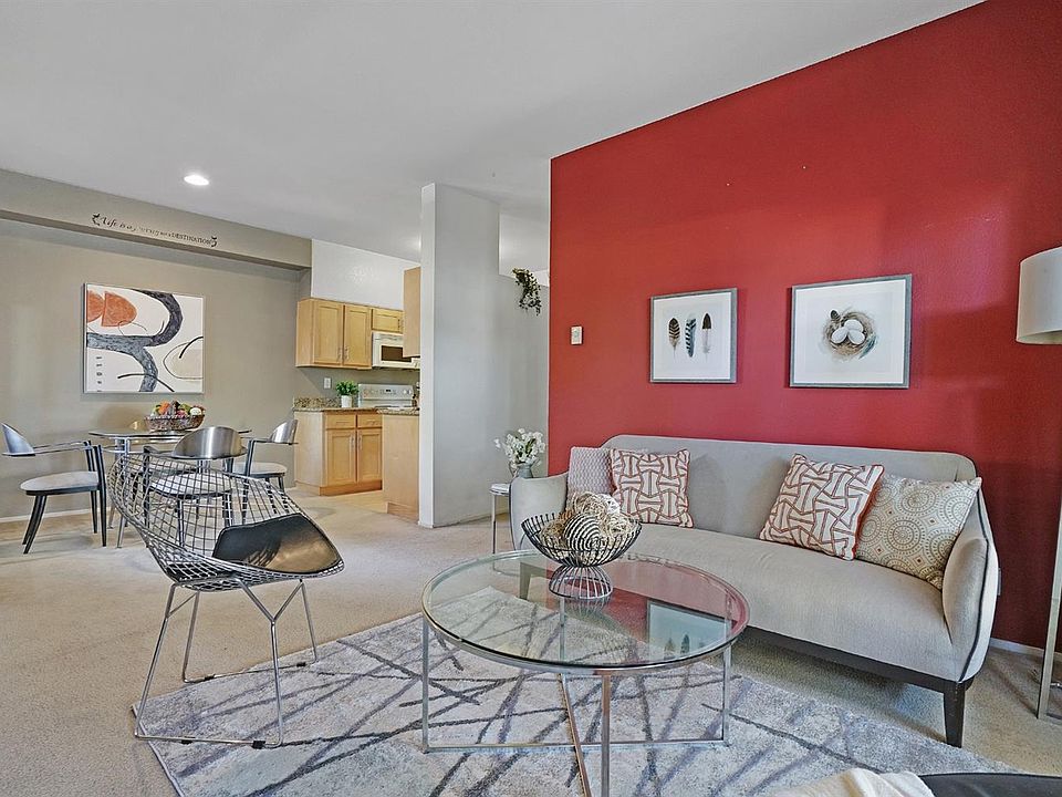 1st image of 129 Bayside Ct