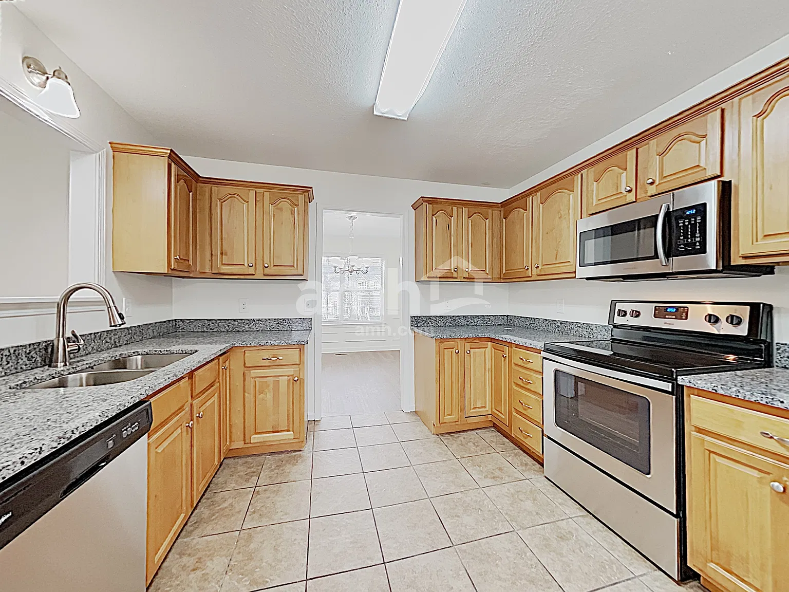 3 bed, 2.0 bath, 1890 sqft, $2,415 — Photo 3