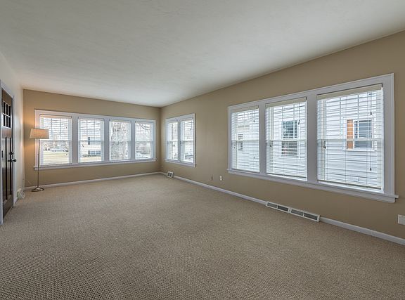5th image of 328 N Summit Ave