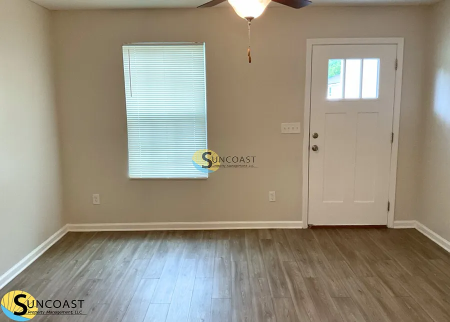 3BR In Riverview Estates! 32208 Area — Photo 3
