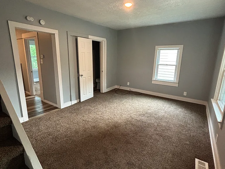 936 Ella Ct — Photo 5