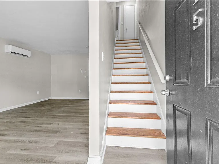 715 Bibb St NE — Photo 8