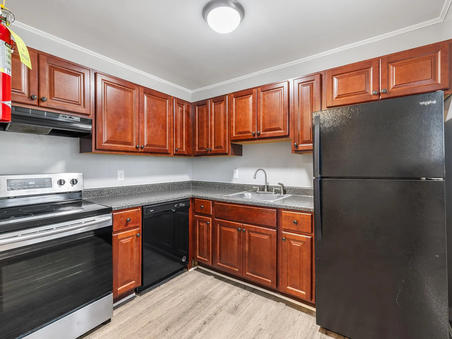 Knollwood Apartments — Photo 2