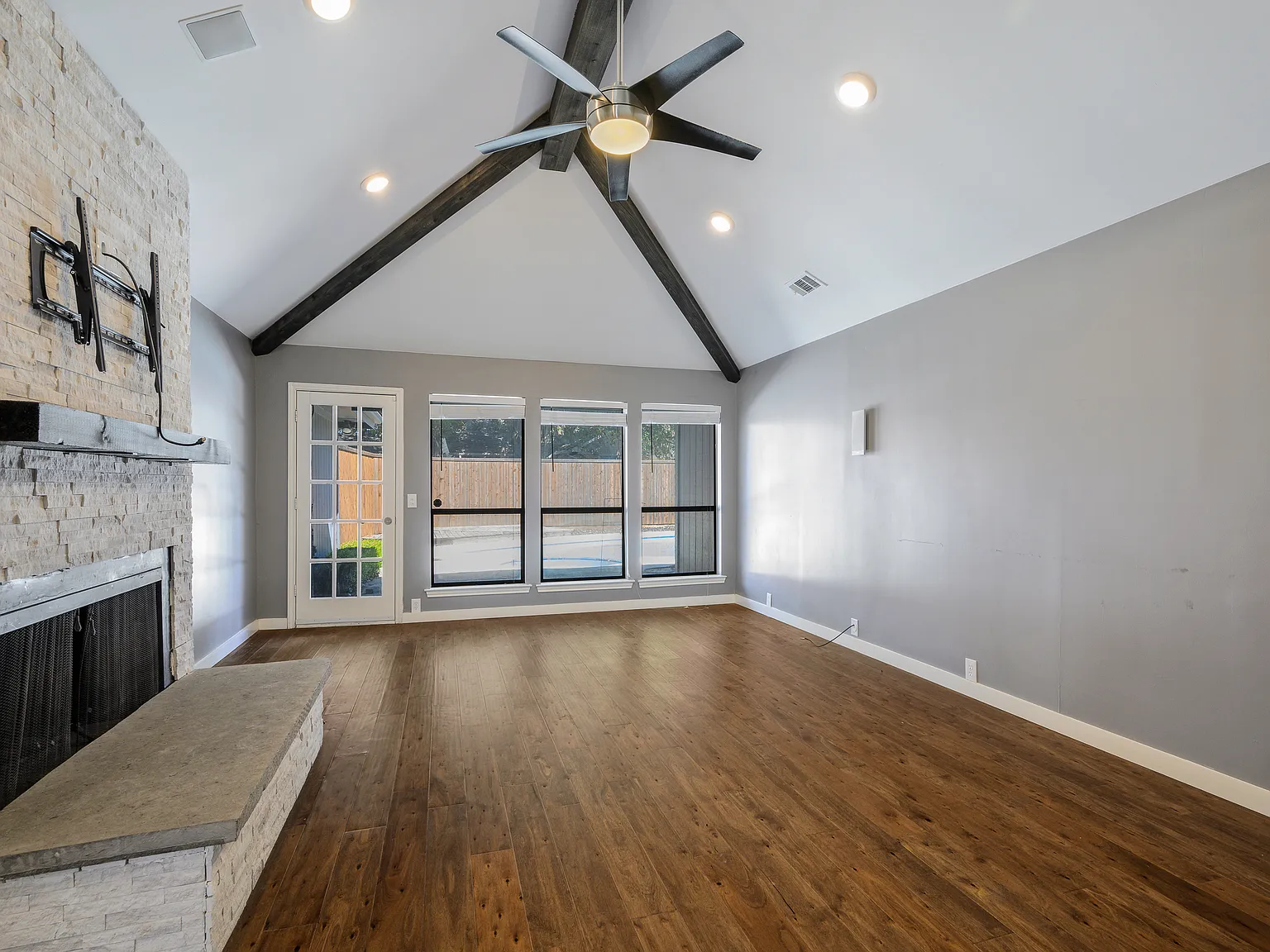 3 bed, 1892 sqft, $2,750 — Photo 2