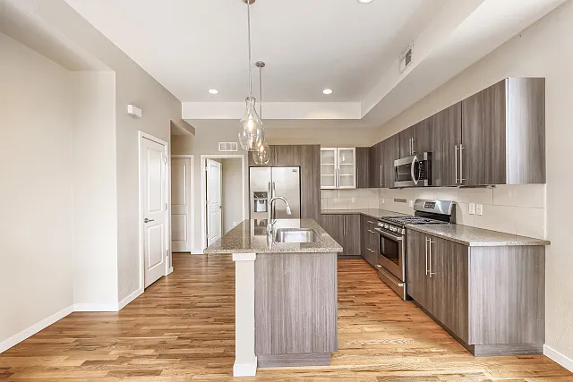 2100 N Clay St — Photo 3