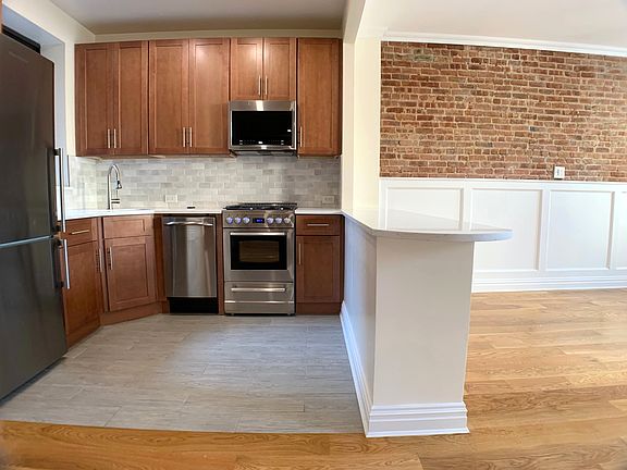 3rd image of 151 E 81st St APT 6D