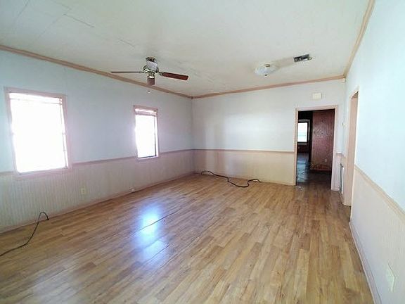 5th image of 305 S Louisiana St
