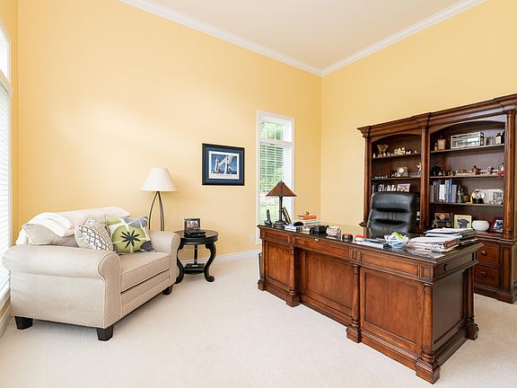 4th image of 3696 Bellflower Dr