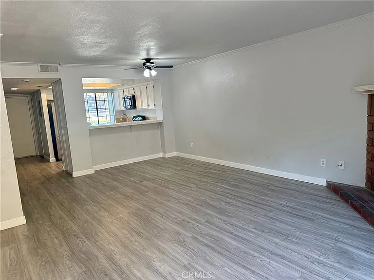 1004 S Mountain Ave — Photo 3