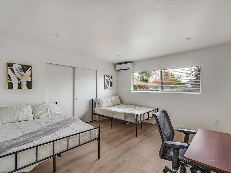 3720 S Marine St #3 — Photo 3