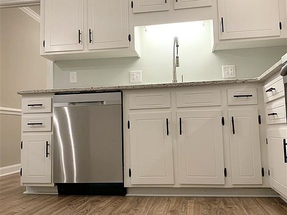 5th image of 1504 Treetop Ln