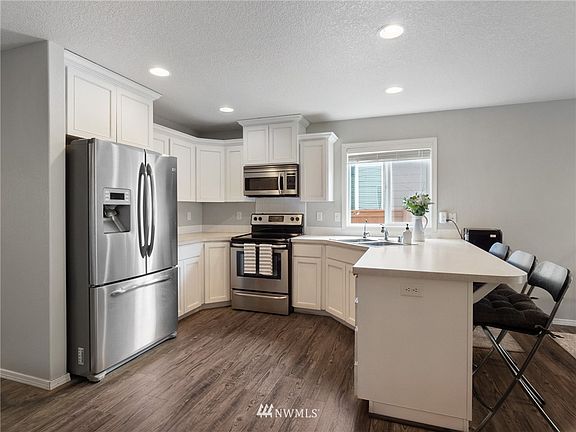 5th image of 3631 Loren St NE