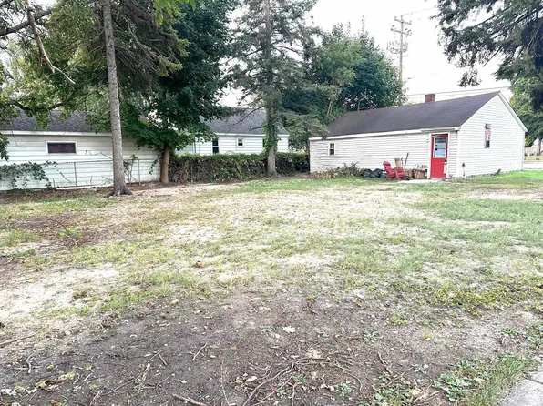 413 5th Ave, Menominee, MI 49858