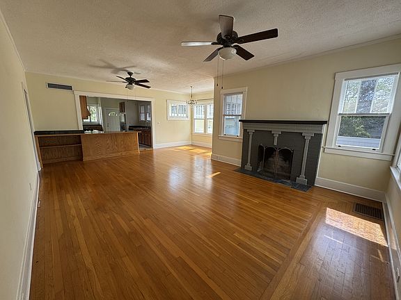 2nd image of 1529 Palmetto St