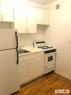 Rented by Cayenne Realty Group | media 8