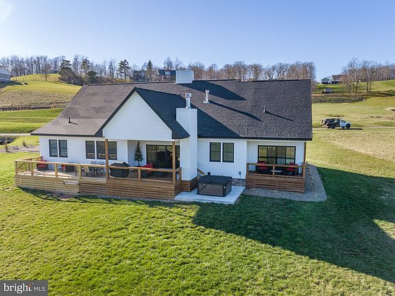4th image of 421 Waterfront Greens Dr