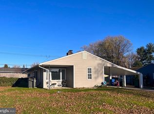 16 Gridiron Rd, Levittown, PA 19057