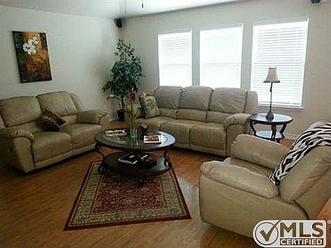 3rd image of 817 Honey Dew Ln