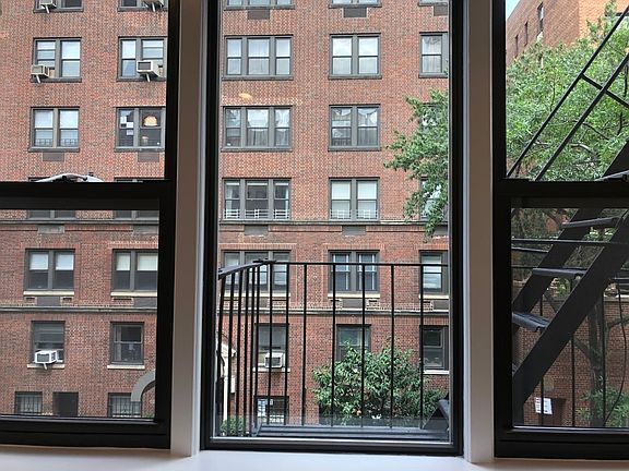 5th image of 174 E 82nd St APT 3A