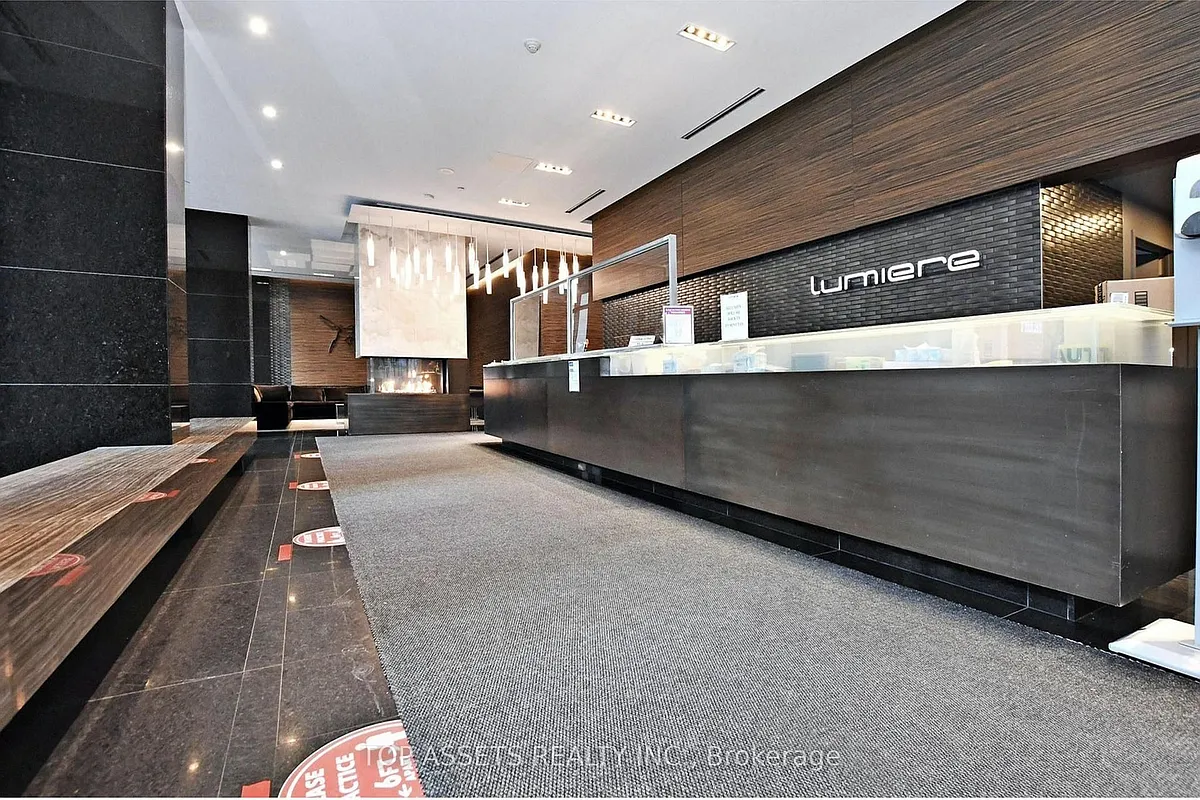 Building Photo - 770 Bay St #2112