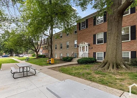 2 bed, 1032 sqft, $2,450 — Photo 2