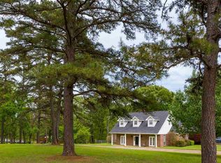 1304 E Lake Dr, Gladewater, TX 75647