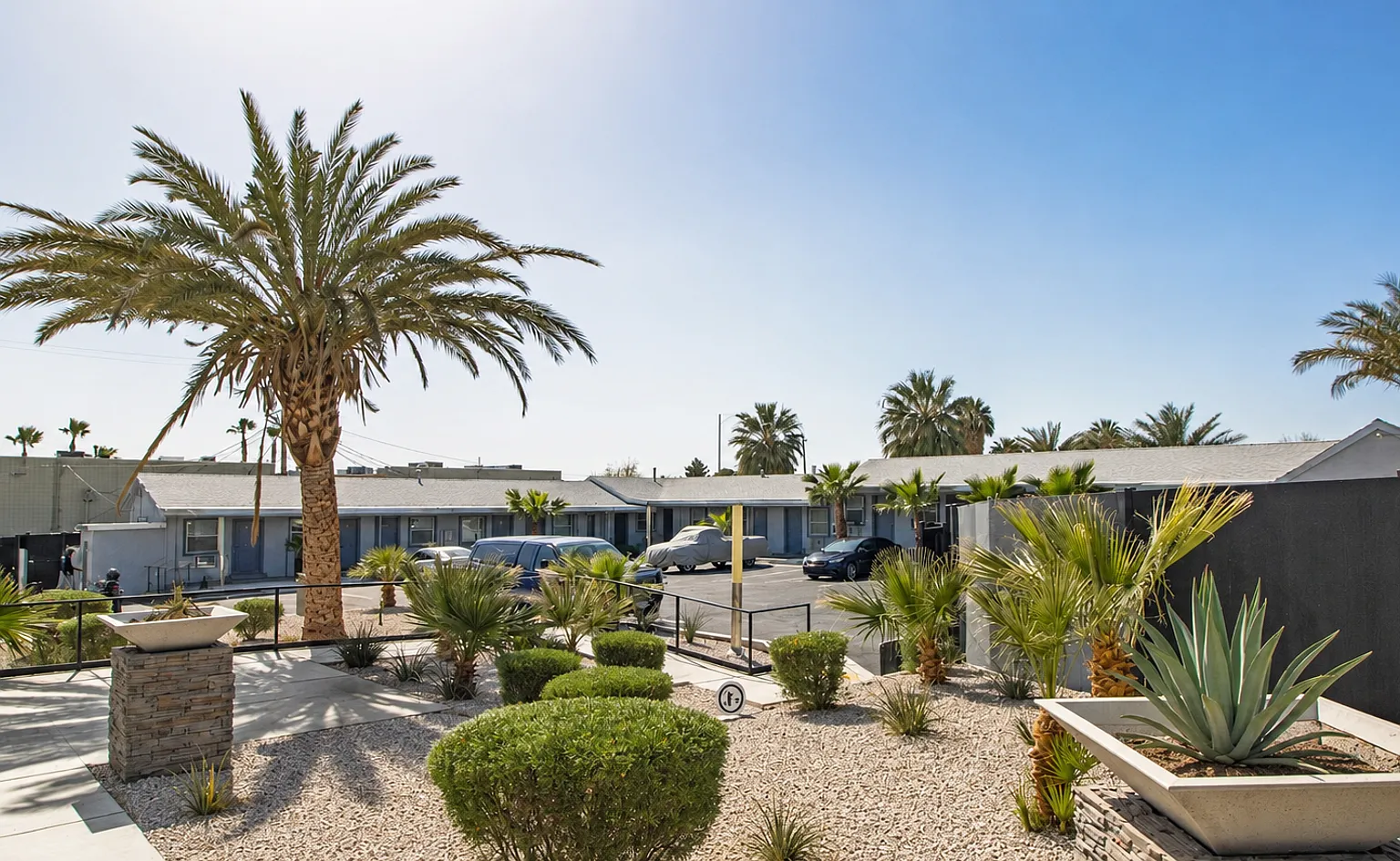 Gorgeous Studio with Private Backyard in the Heart of Downtown Las Vegas! Move In Special $500 Of... — Photo 1