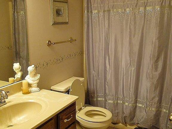 2nd image of 205 Farlow Dr