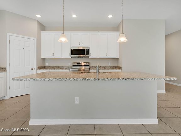 5th image of 204 Compass Pl