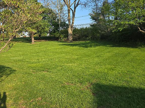 2nd image of 18 Redwood Dr