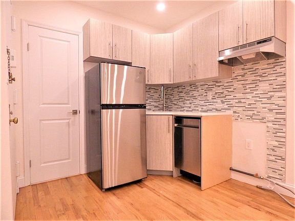 5th image of 305 E 92nd St #4S