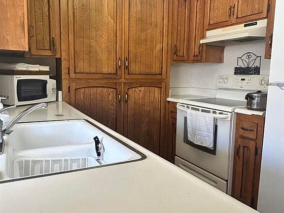 4th image of 902 N Fig St APT C