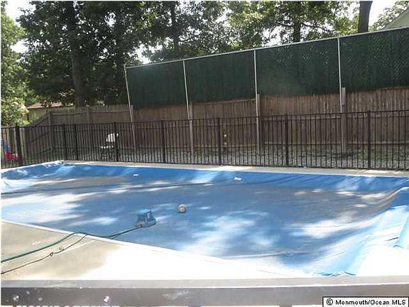 3rd image of 133 Columbus Ave