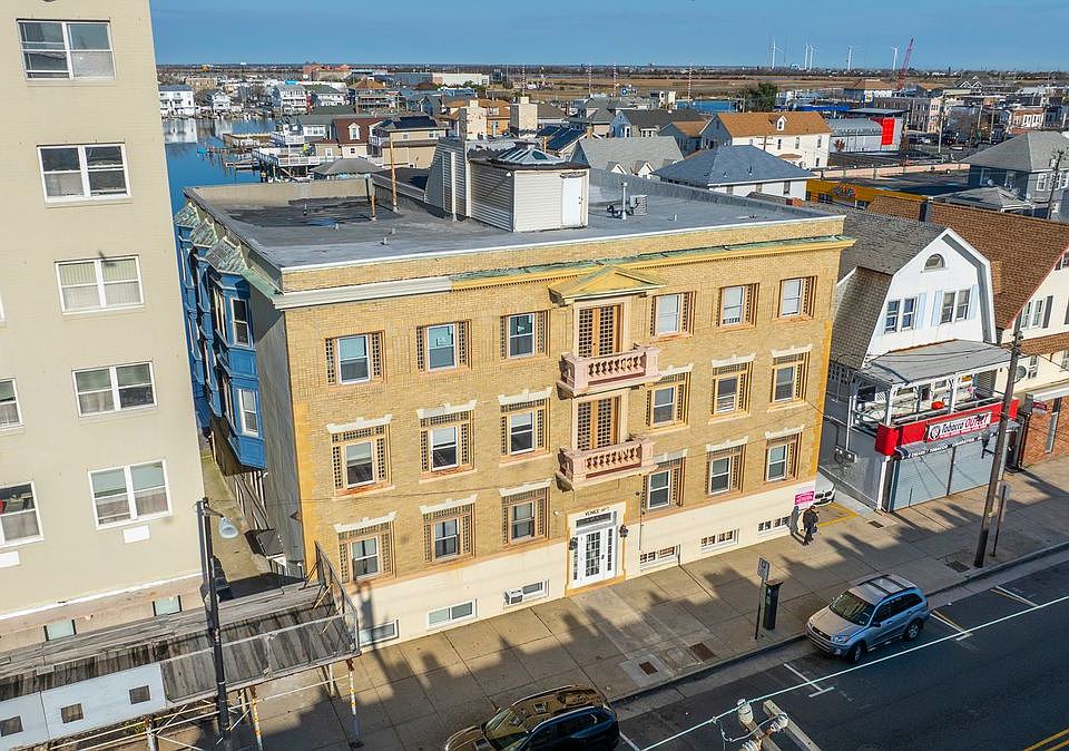 1st image of 3809 Ventnor Ave #6