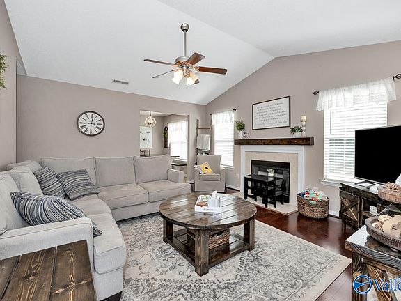 4th image of 107 Fox Hill Ct