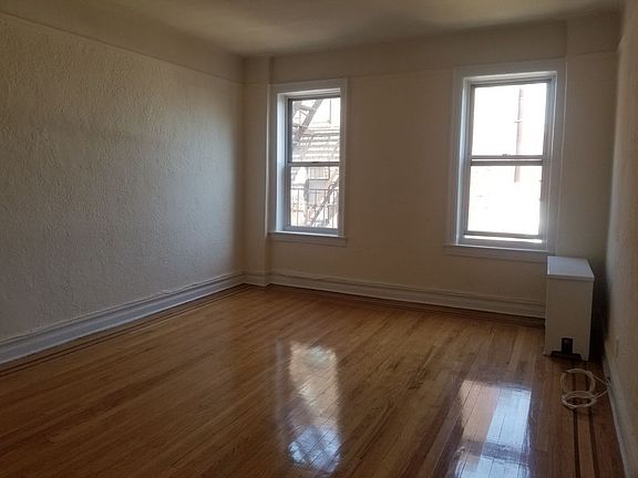 3rd image of 861 E 27th St APT 3C