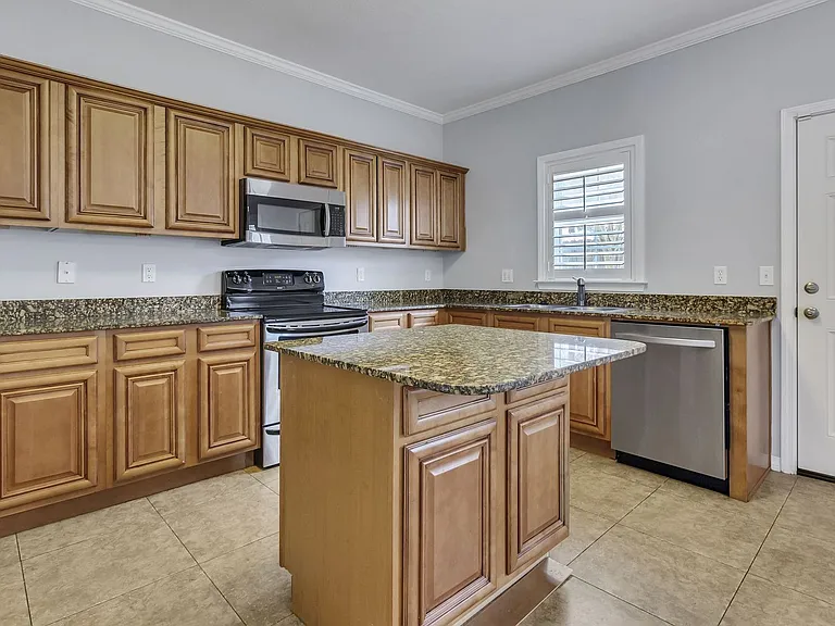 1486 Bentley Cir — Photo 9