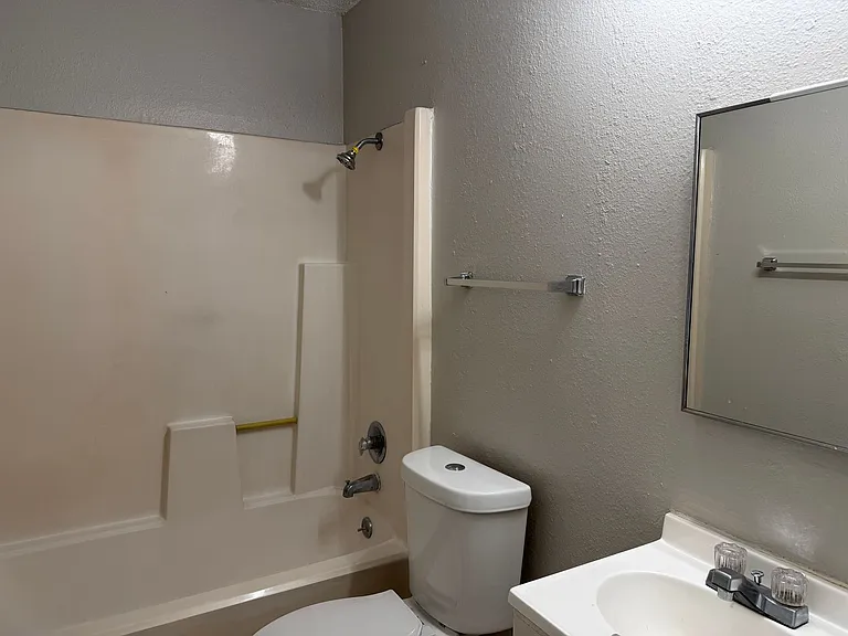 811 W Olmos Dr — Photo 8