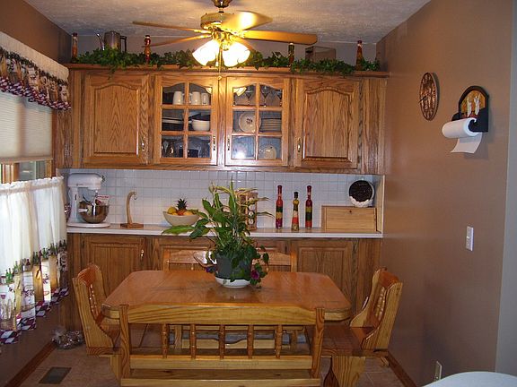Eat-in kitchen