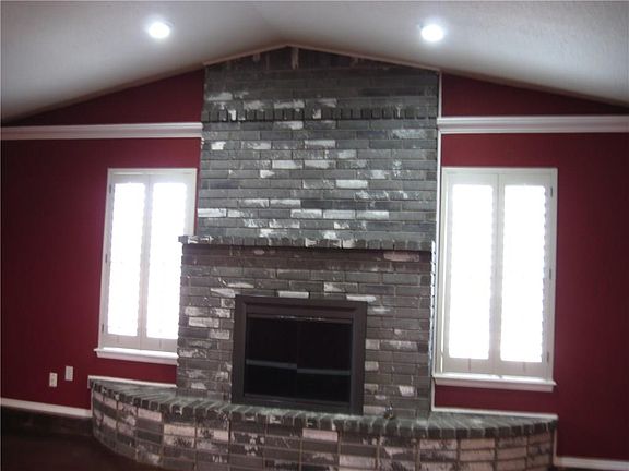 5th image of 301 Woodside Dr