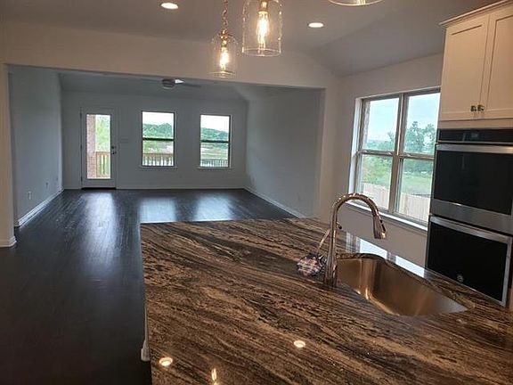 5th image of 121 Meadow Wood Cv