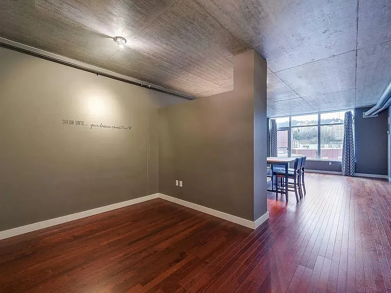 1926 W Burnside St #704 — Photo 10