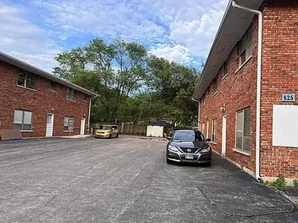 635 N Elmwood Dr APT 1, Aurora, IL 60506