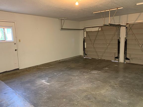 3rd image of 2613 Crestview Dr