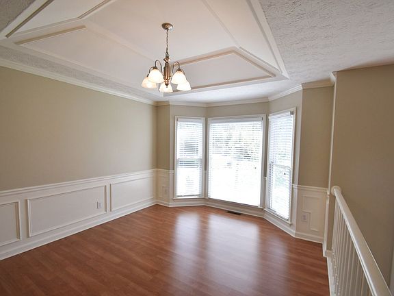 3rd image of 915 Springer Ct