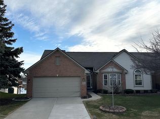 252 Shore Brook Ln, Walled Lake, MI 48390
