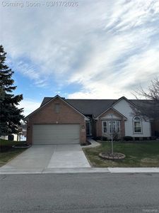252 Shore Brook Ln, Walled Lake, MI, 48390